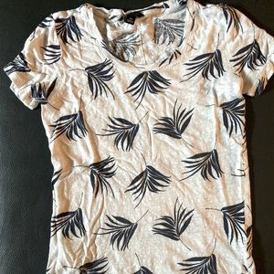 Ann Taylor printed t shirt. Size xs